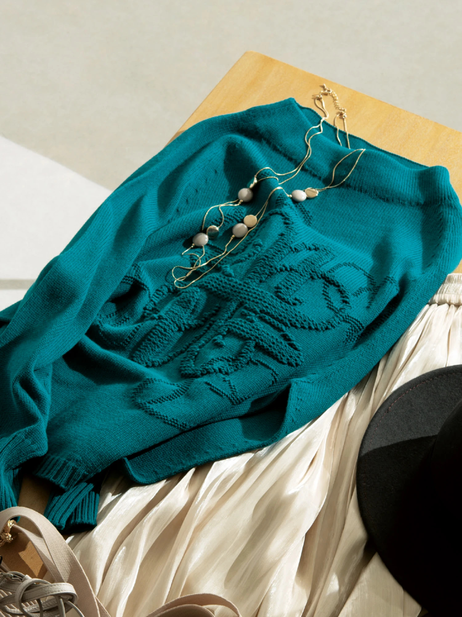 定価31,900円★ピノーレ PINORE 五泉ニット 袖がお洒落なセーター38 定価31,900円☆ピノーレ PINORE 五泉ニット 袖がお洒落なセーター38