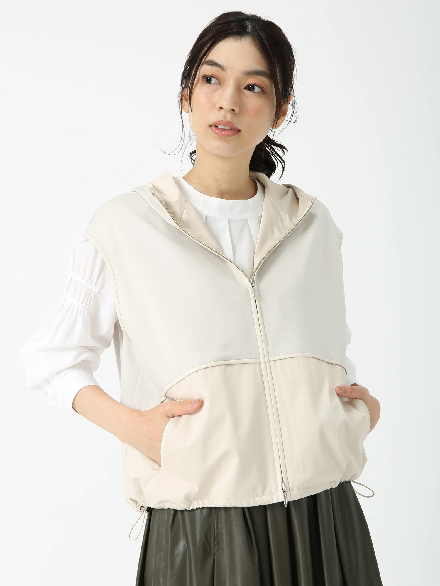 新品タグ付き　ピノーレのジレ・ベスト　サイズ３８ ¥42900 新品タグ付き ピノーレのジレ・ベスト サイズ38 ¥42900