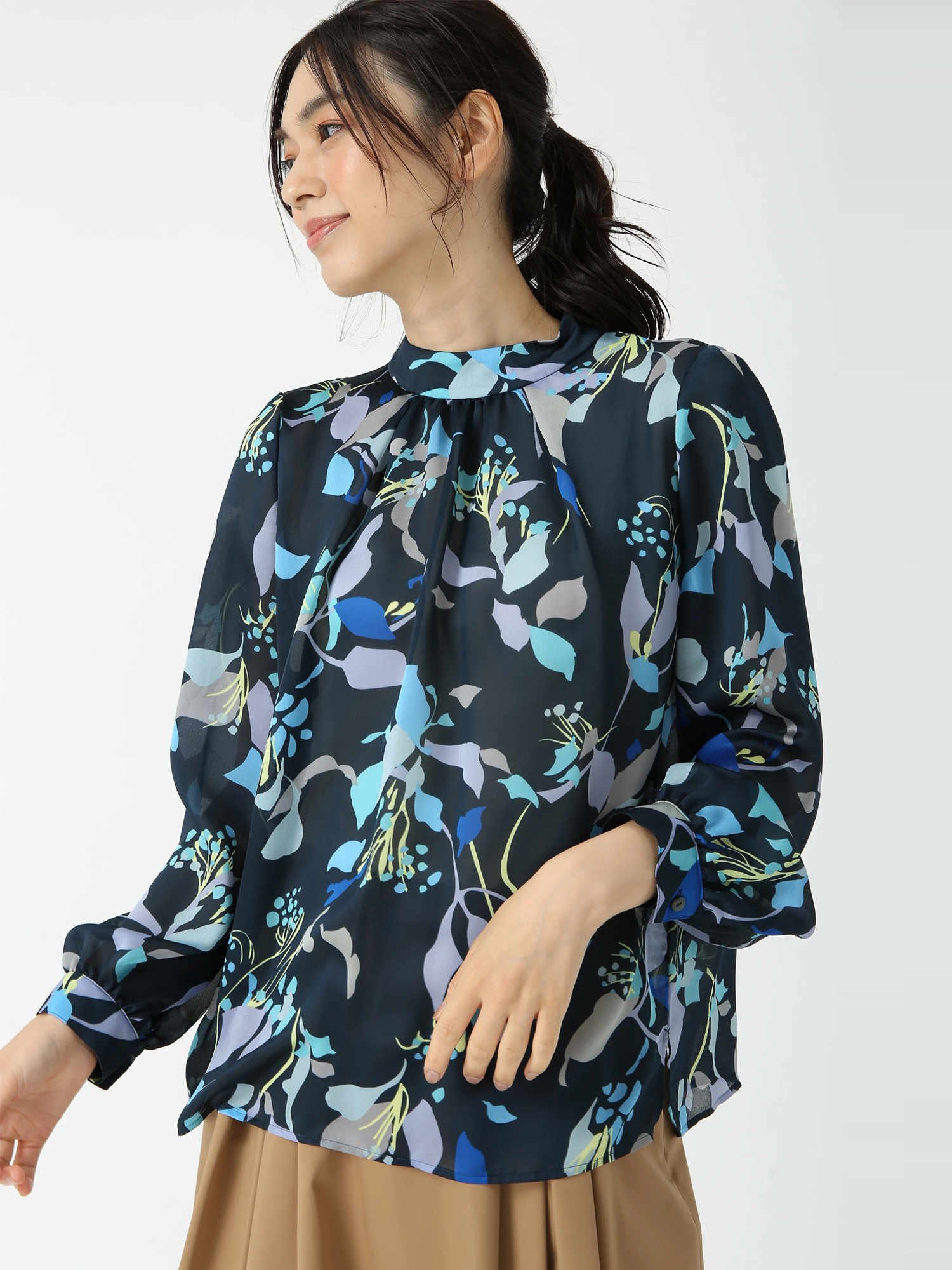 KIJI ブラウス　ネイビー　BLOOM&amp;BRANCH Indigo Denim Pussybow Denim Blouse | Karen Millen USA