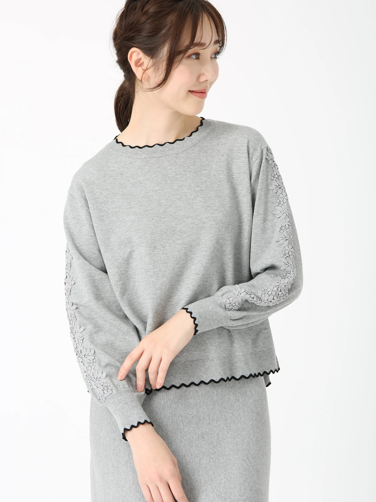 ブラッシュドストレッチ デコレーション ニット セーター ｜ JUDY