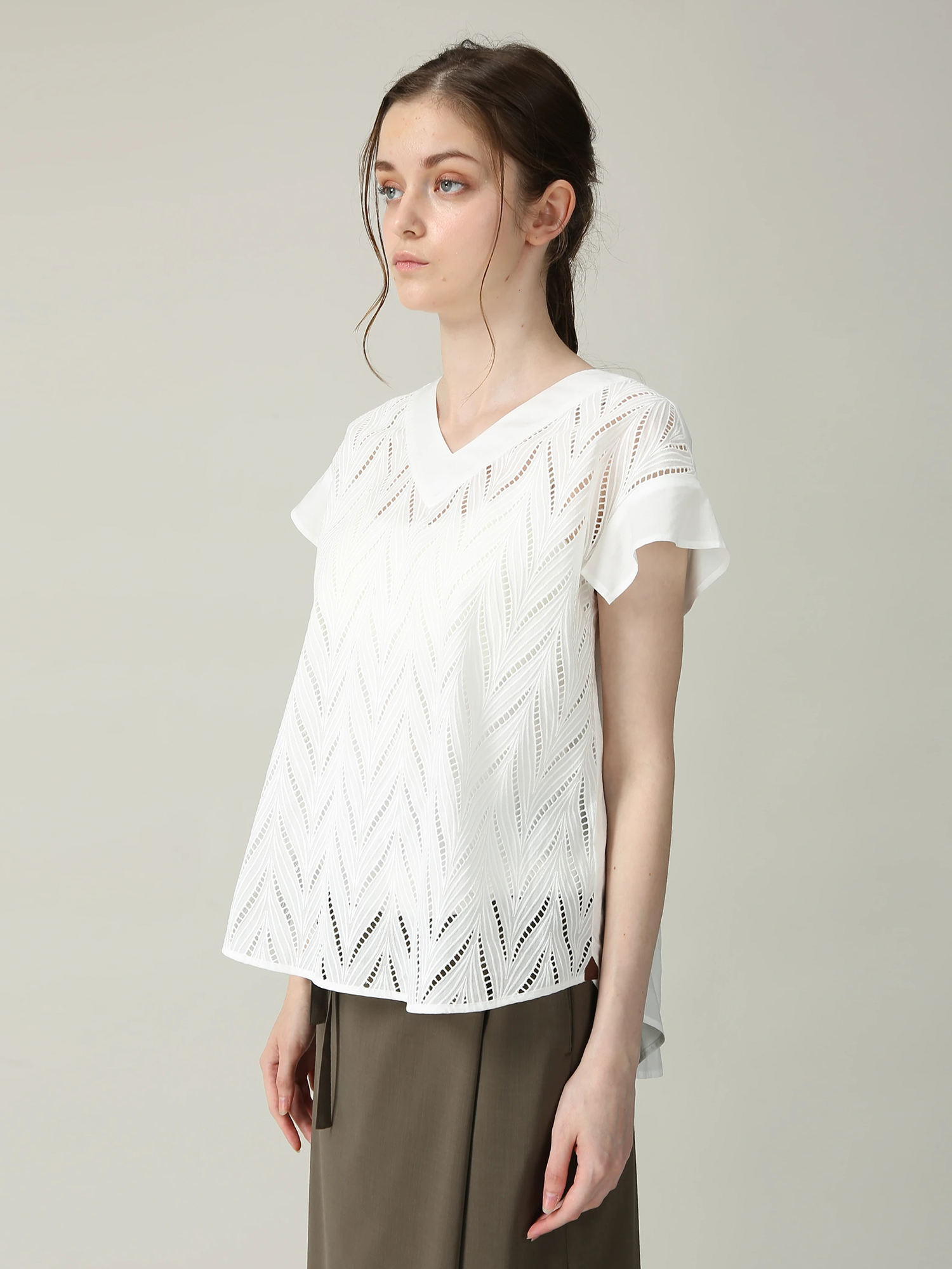 MORABITO BLANC モラビト ブラウス レース フリル ホワイト 38 MORABITO BLANC モラビト ブラウス レース フリル ホワイト 38 【公式