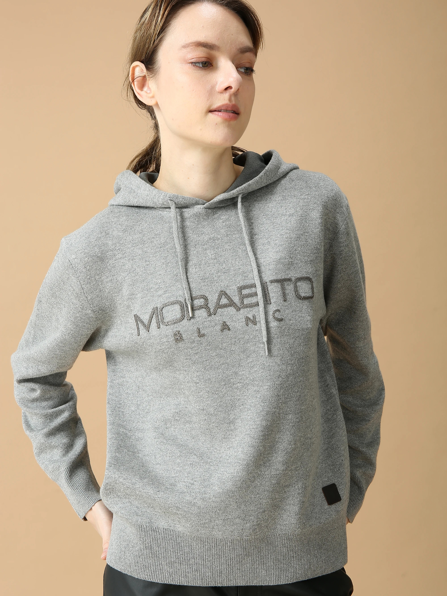 MORABITO*モラビト　グレージュ色　フード付きパーカー　トレーナー　38 2025年最新】MORABITO パーカーの人気アイテム - メルカリ