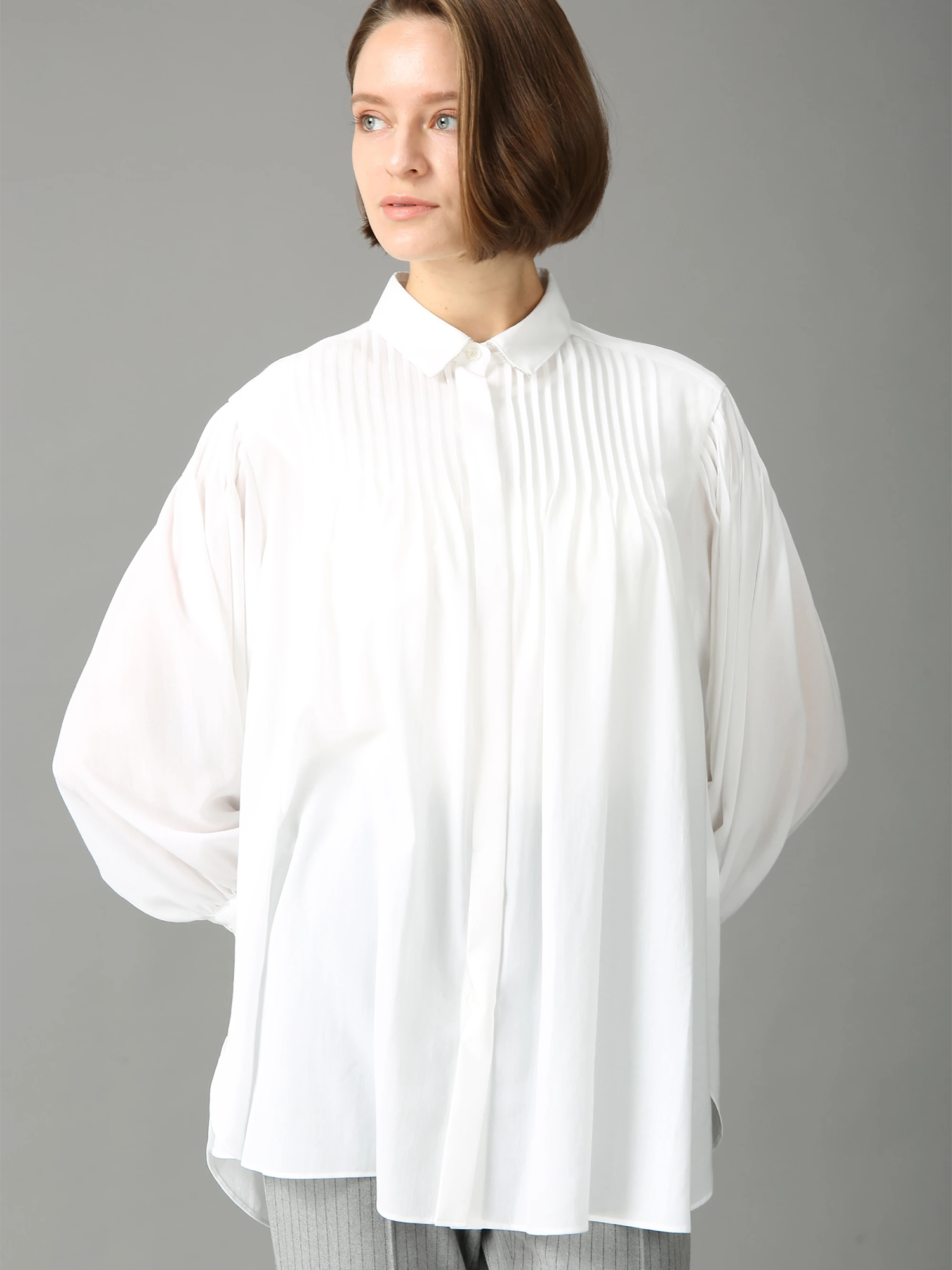 新品訳あり モラビトブラン カタログ掲載ロゴプリントブラウス¥63,800