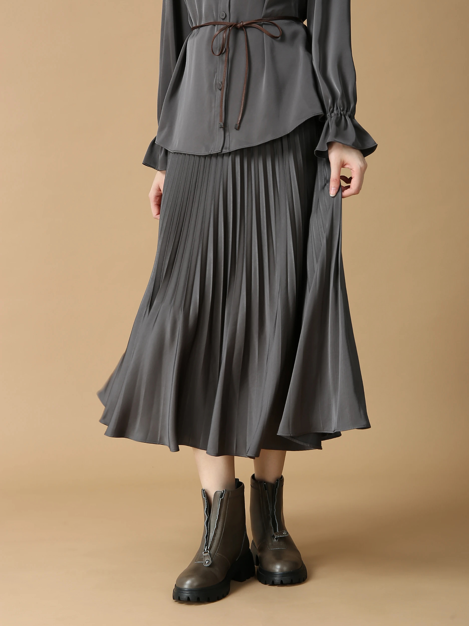 新品モラビトMORABITO・PREMIERフラップスカート9authentic 新品モラビトMORABITO・PREMIERフラップスカート9authentic