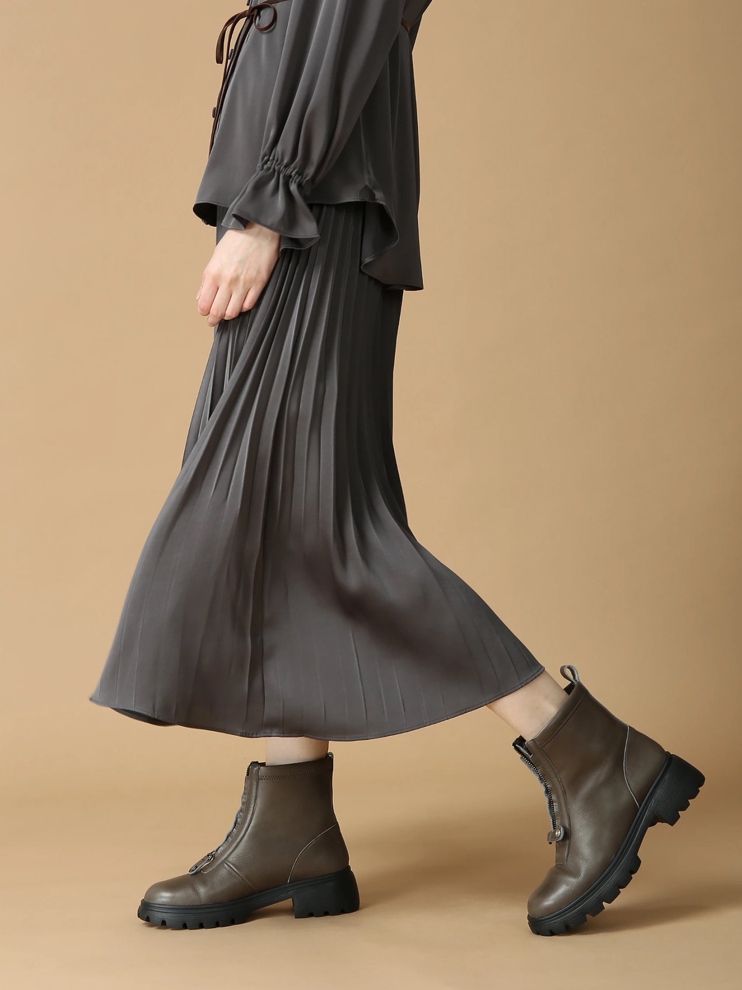 MORABITO BLANC モラビト プリーツ スカート ゴールド 38 MORABITO BLANC モラビト プリーツ スカート ゴールド 38