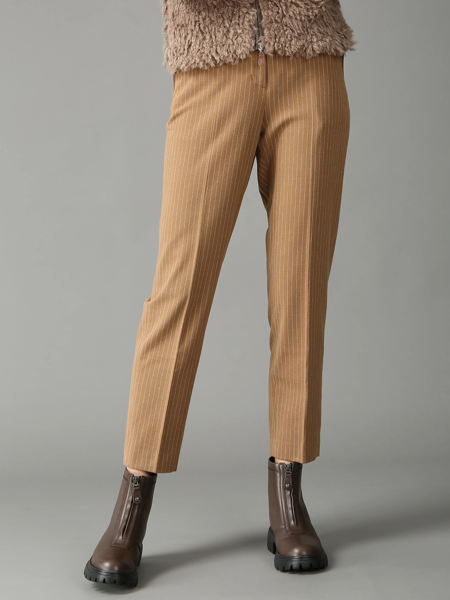 MORABITO カーキー色　春夏用パンツ　タグ付新品未使用 MORABITO カーキー色 春夏用パンツ タグ付新品未使用