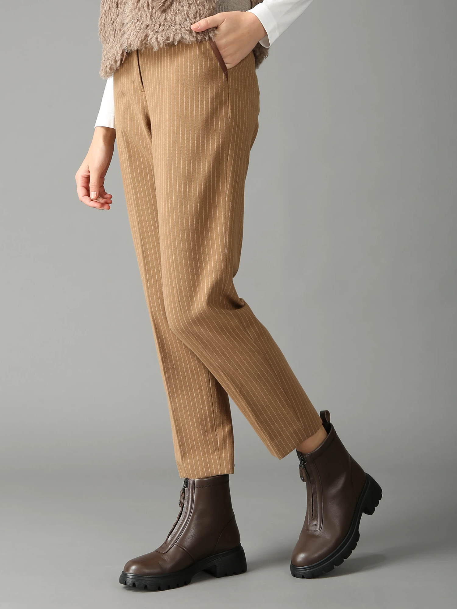 モラビトブラン　ネイビーパンツ　38サイズ モラビトブラン ネイビーパンツ 38サイズ モラビトブラン