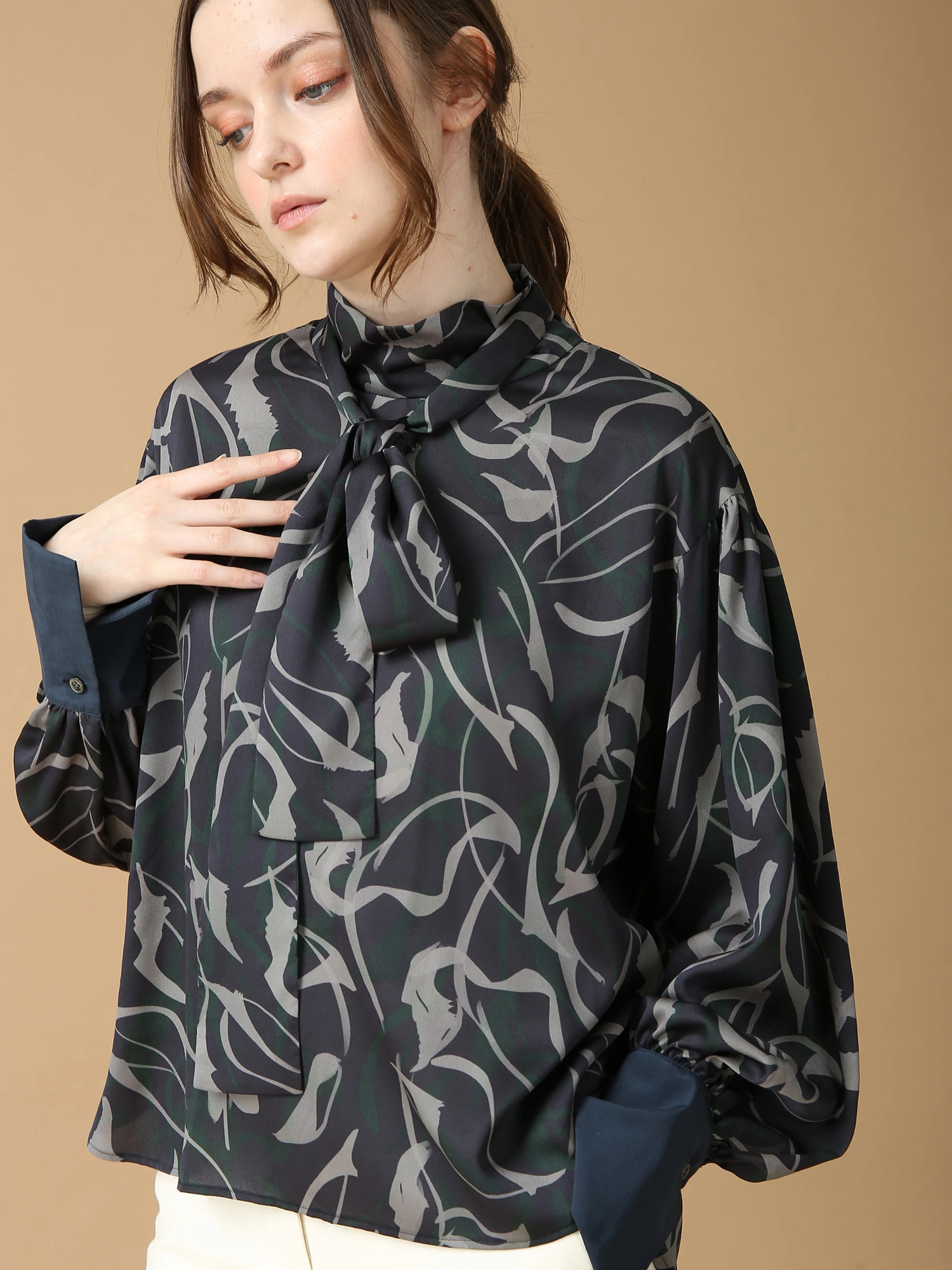 ジオメトリックプリントブラウス ｜ MORABITO BLANC（モラビト