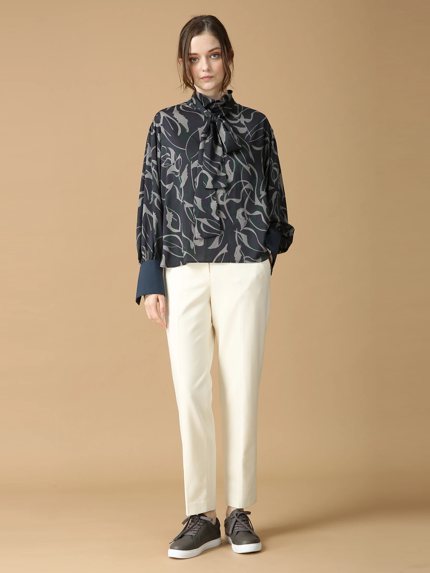 モラビト✴︎スペル⭐️ジオメトリック柄プリントプルオーバーブラウス✨MORABITO MORABITO SPELL〉Noble feminine | モラビト | 大丸京都店公式