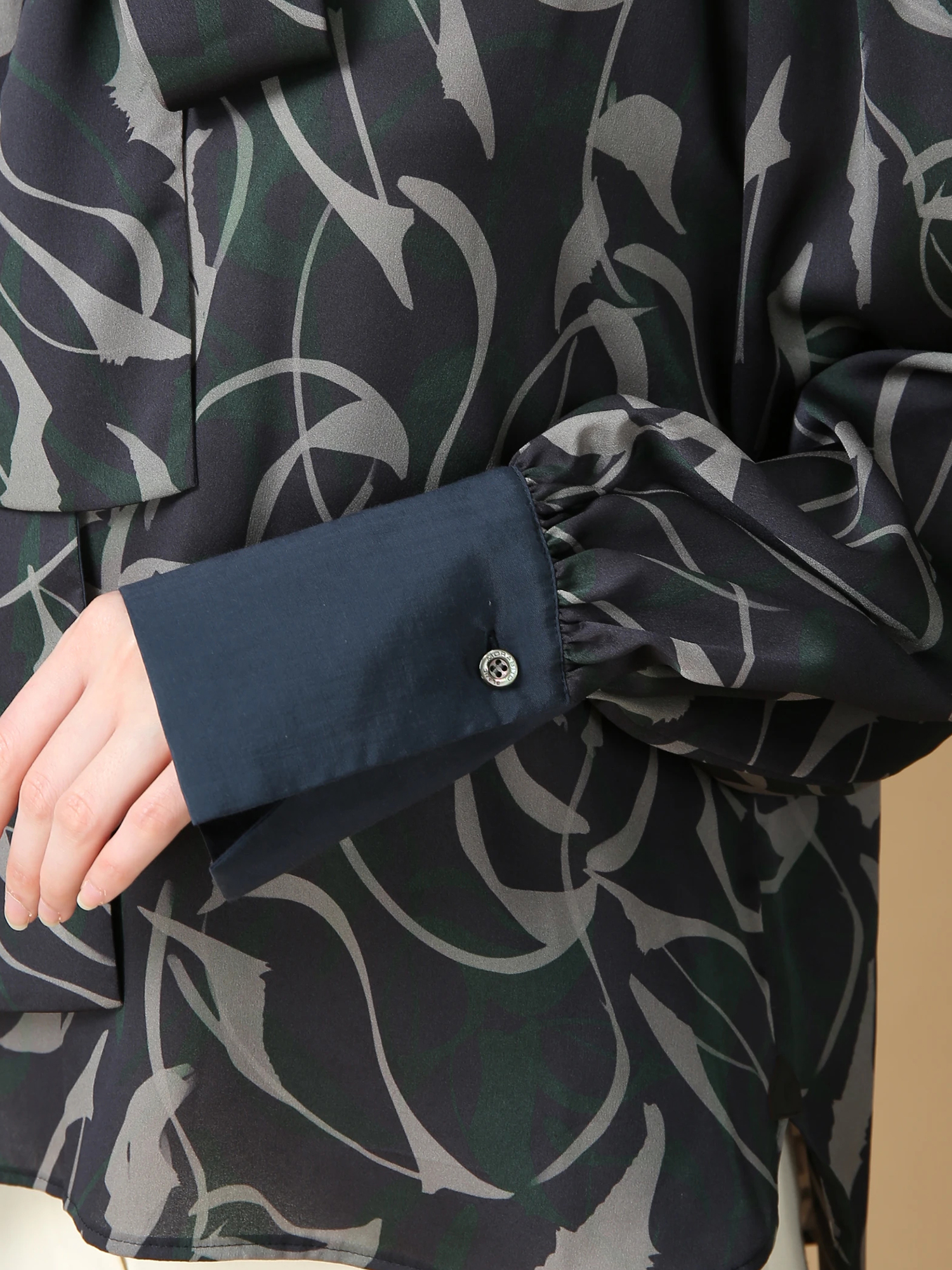 モラビト✴︎スペル⭐️ジオメトリック柄プリントプルオーバーブラウス✨MORABITO モラビト✴︎スペル⭐️ジオメトリック柄プリントプルオーバー