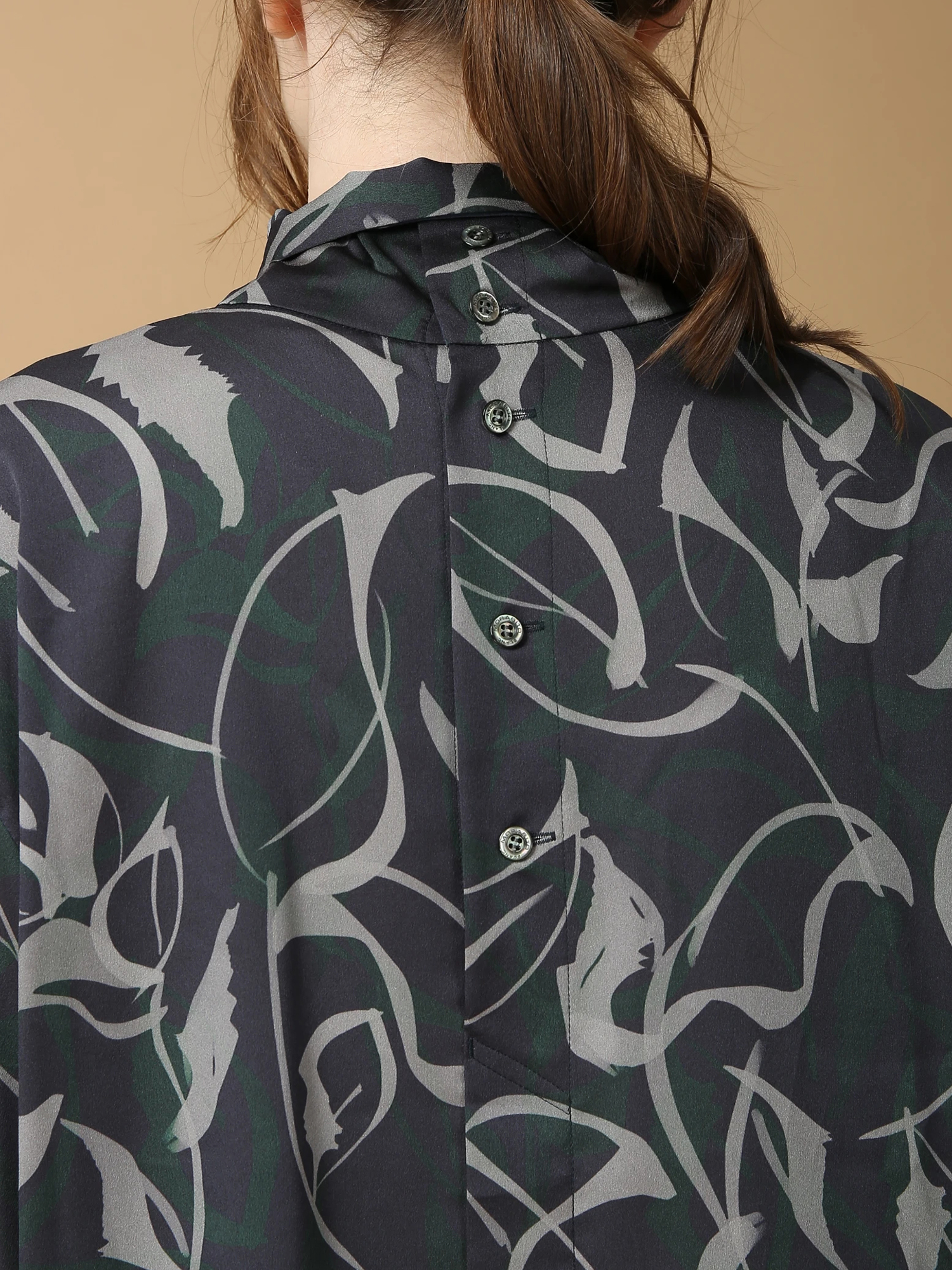 モラビト✴︎スペル⭐️ジオメトリック柄プリントプルオーバーブラウス✨MORABITO MORABITO SPELL〉Noble feminine | モラビト | 大丸京都店公式