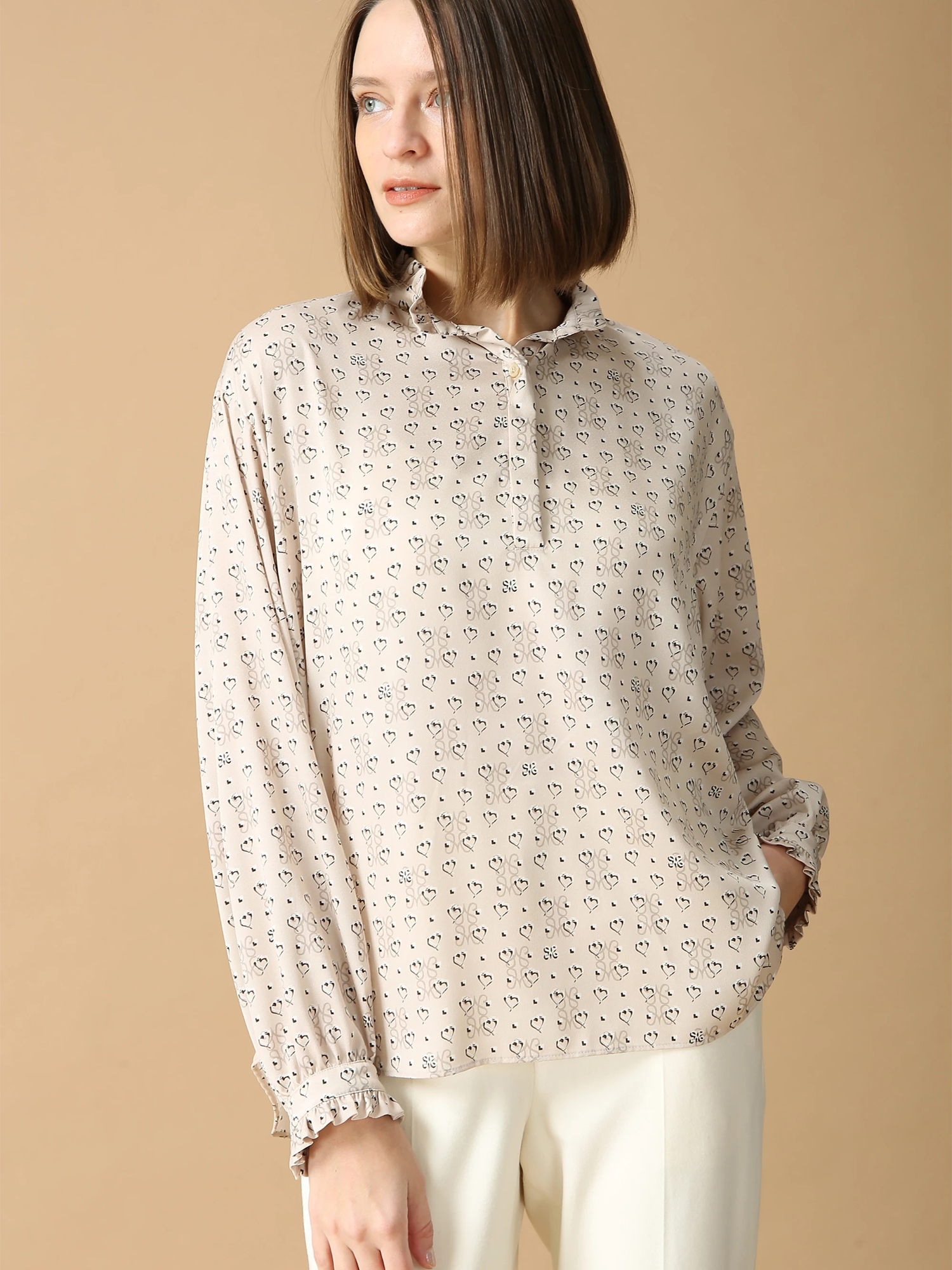 コツキロゴ プリント ブラウス シャツ ｜ MORABITO BLANC（モラビト