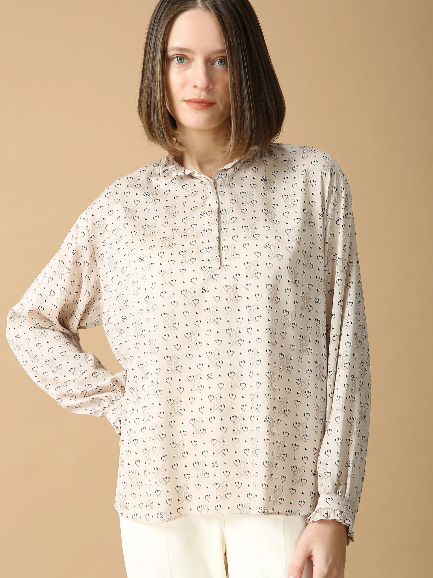 コツキロゴ プリント ブラウス シャツ ｜ MORABITO BLANC（モラビト