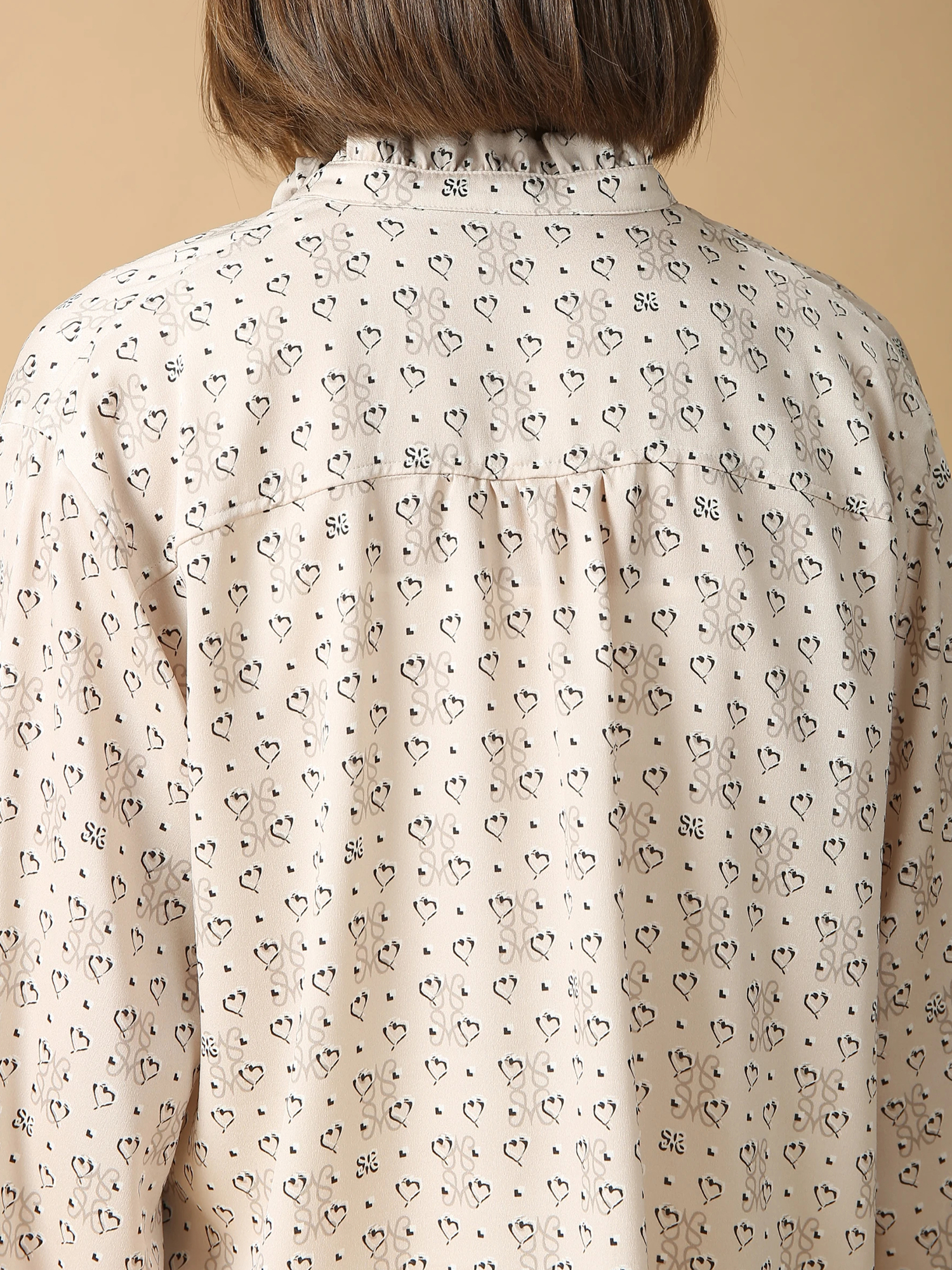 コツキロゴ プリント ブラウス シャツ ｜ MORABITO BLANC（モラビト