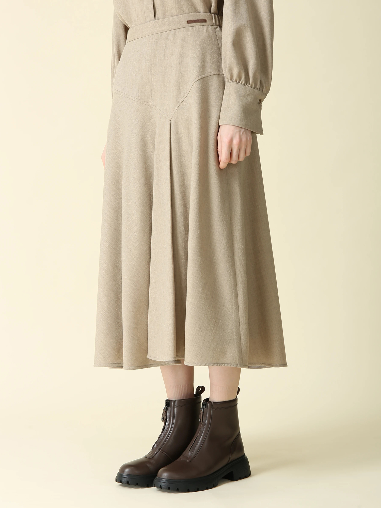 【新品】　モラビト プルミエノーカラージャケット ベージュカーキ アンリセミフラノスカート ｜ MORABITO BLANC（モラビトブラン）｜.K