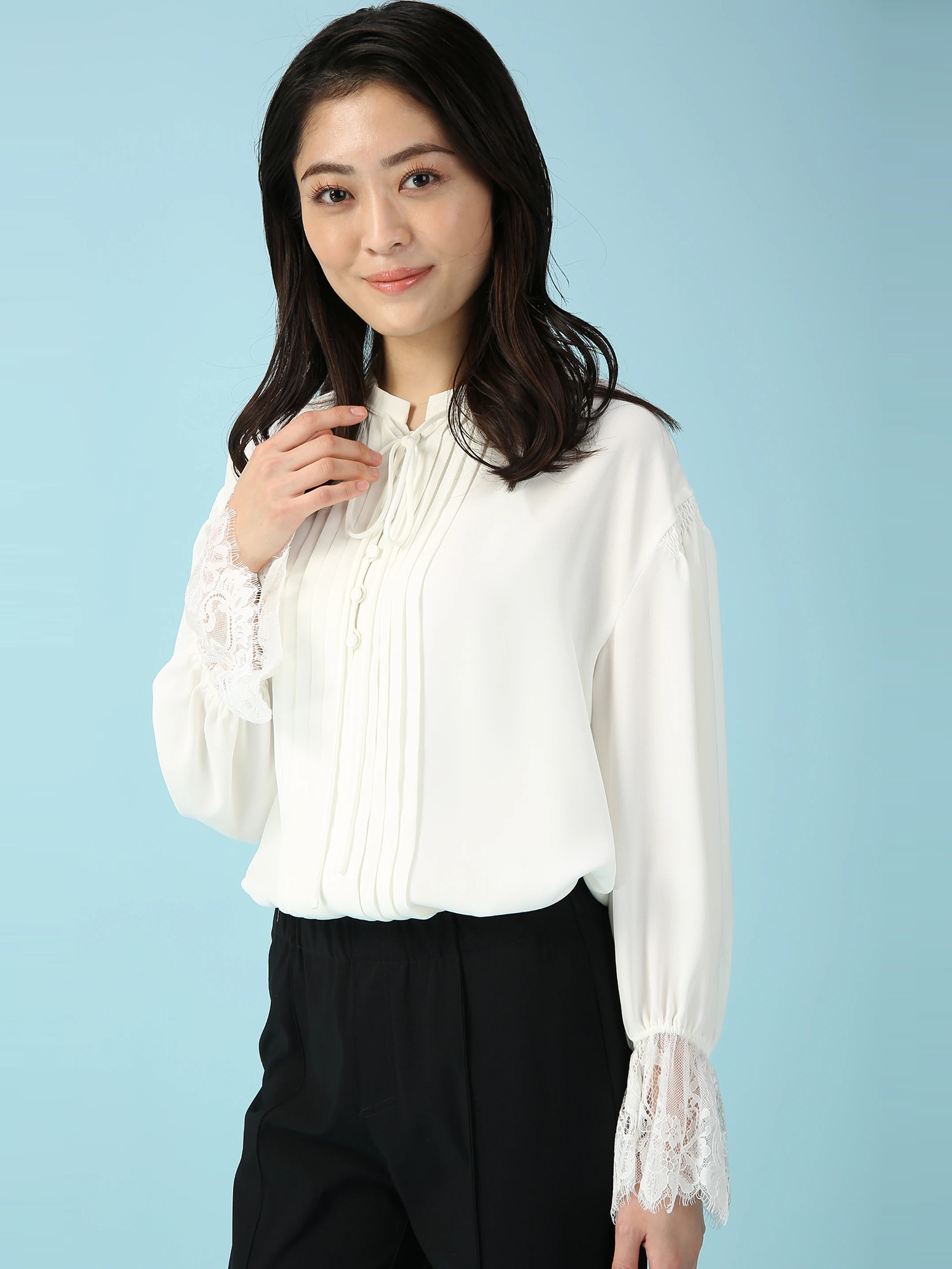 バックサテンブラウス ｜ MORABITO SPELL（モラビトスペル）｜.K online（ドットケイオンライン）