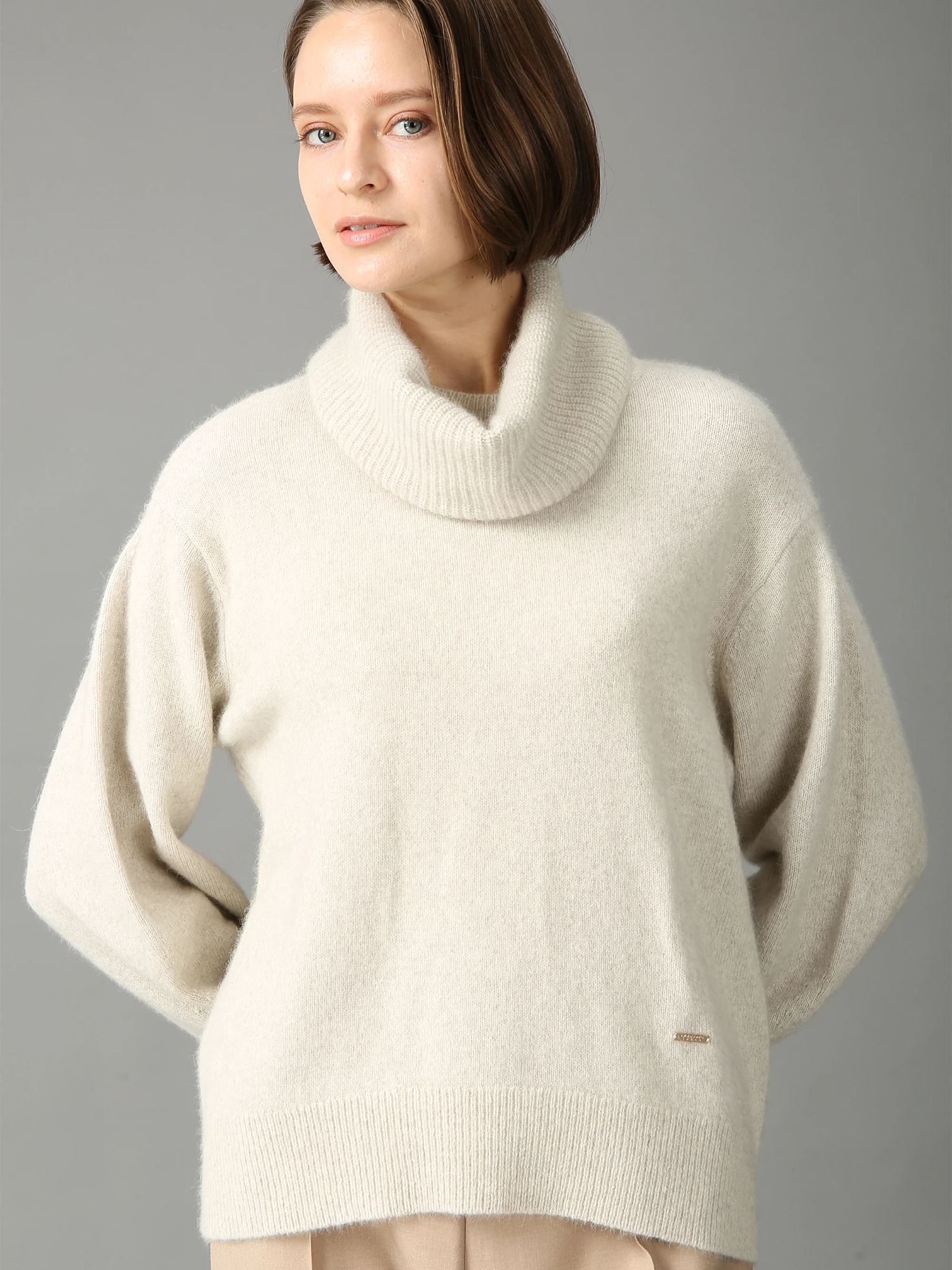 MORABITO ホワイト Vネック セーター 40 MORABITO BLANC(モラビト