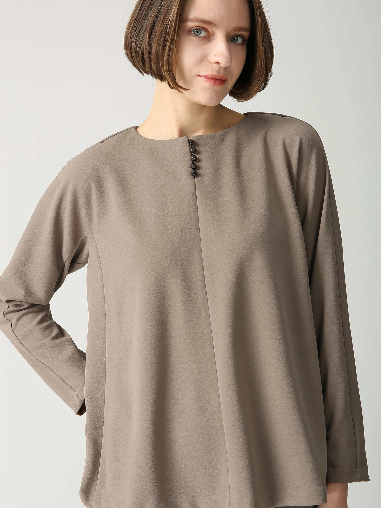 ✨MORABITO SPELL ✨新品モラビトスペルブラウス58,300円 日本製】モチーフボーラー ブラウス シャツ ｜ MORABITO SPELL