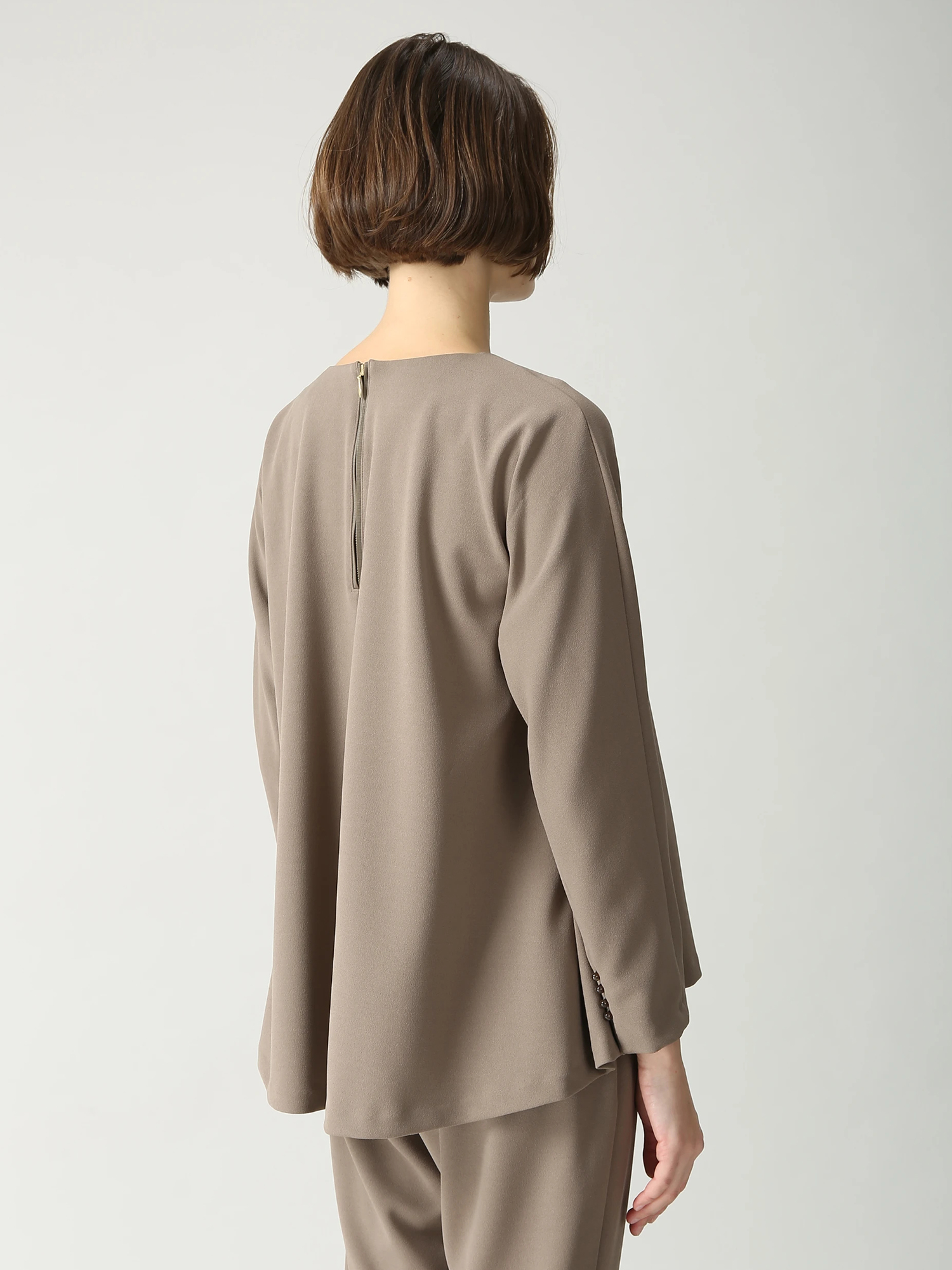 新品・42,900円☆MORABITO SPELL /ストレッチブラウス クレープジャージブラウス ｜ MORABITO SPELL（モラビトスペル）｜.K