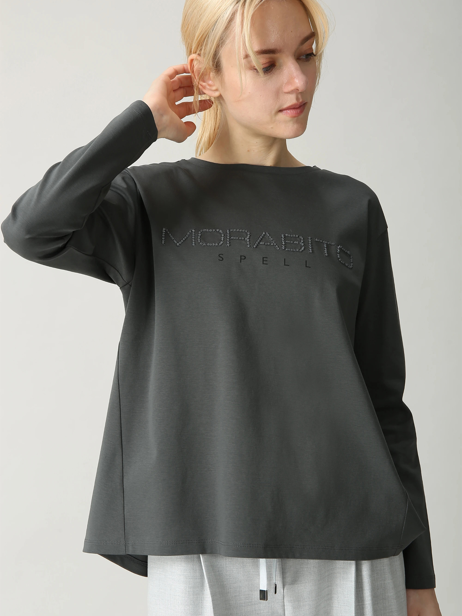 コットンスムースプルオーバー（モラビトロゴ刺繡） ｜ MORABITO SPELL