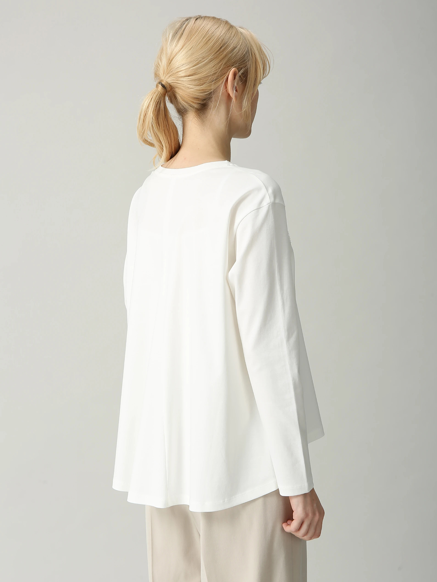 コットンスムースプルオーバー（モラビトロゴ刺繡） ｜ MORABITO SPELL